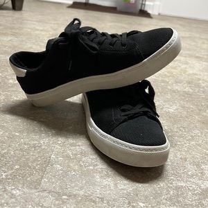 Mens Greats sneakers size 9 black and white
